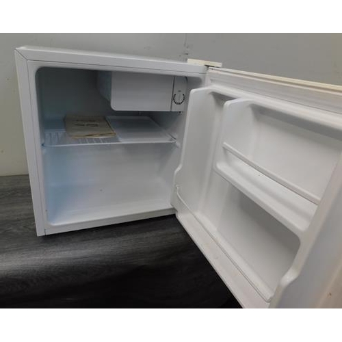 539 - LEC table top fridge w/o