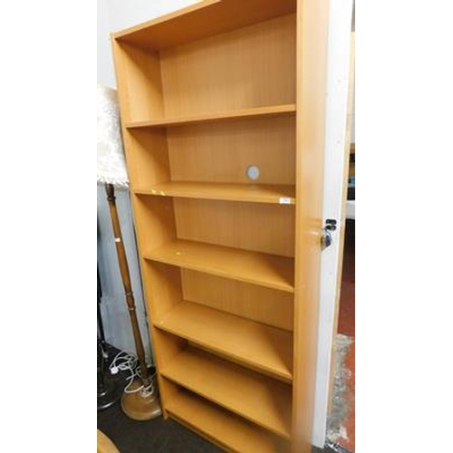 544 - 6 Shelf tall bookshelf (approx 6'6