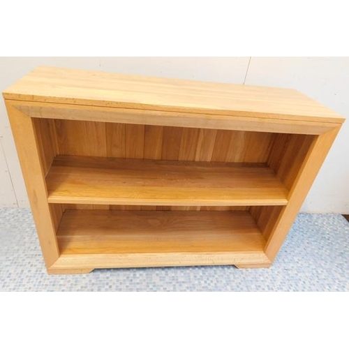 551 - Shelving display cabinet approx 45x15x34