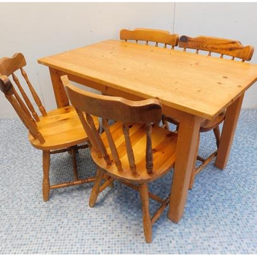 552 - Pine farmhouse style kitchen table + 4 chairs