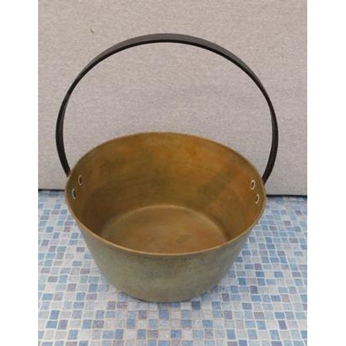 621 - Vintage brass jam pan