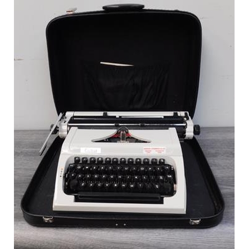 624 - Cased Erika typewriter