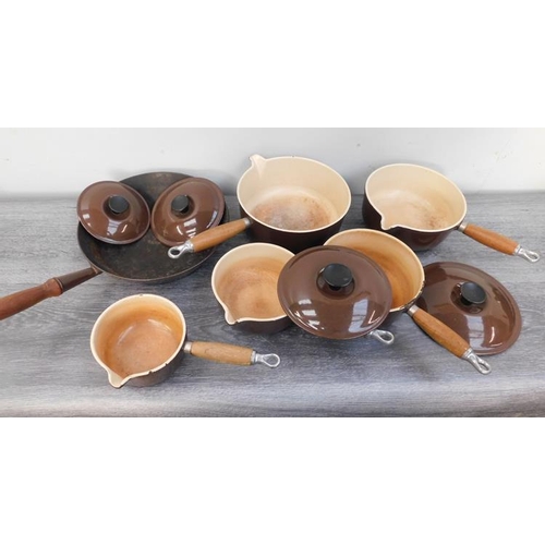 647 - Le Creuset pan set in brown. 5 graduated pans, 4 with lids + 11