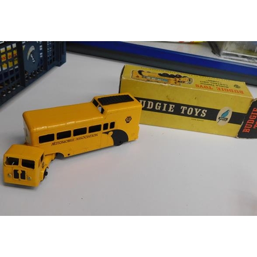 203 - Budgie toys mobile traffic control unit in original box