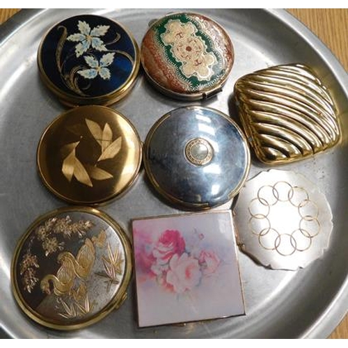 212 - Eight ladies compacts