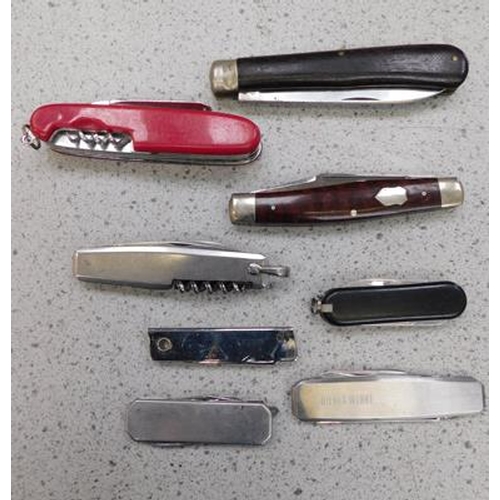 220 - 8x Vintage penknives incl. swiss army etc.