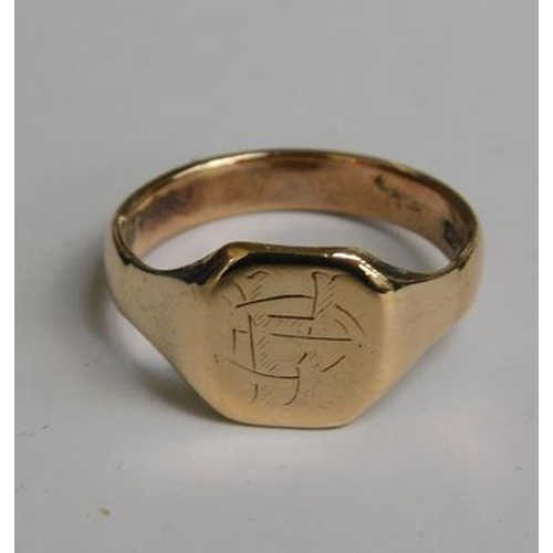 229 - 9ct Gold Signet ring size Q 1/2