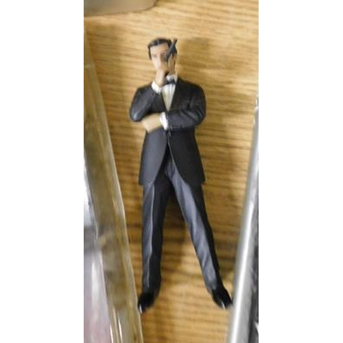 47 - James Bond figure/car/helicopter/playing cards/cards/tins/magazine No 3 sealed/Top Trumps