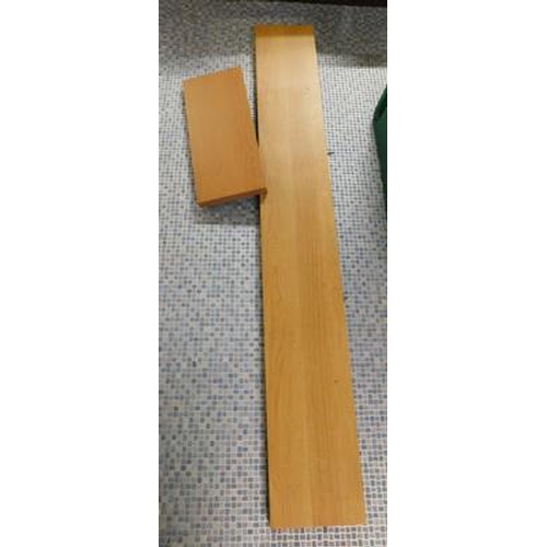 510 - 2x Floating shelves (10