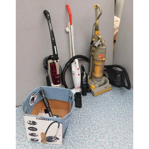 521 - Selection of vacuum cleaners
