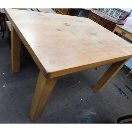 610 - Solid pine dining table approx 36 x 48