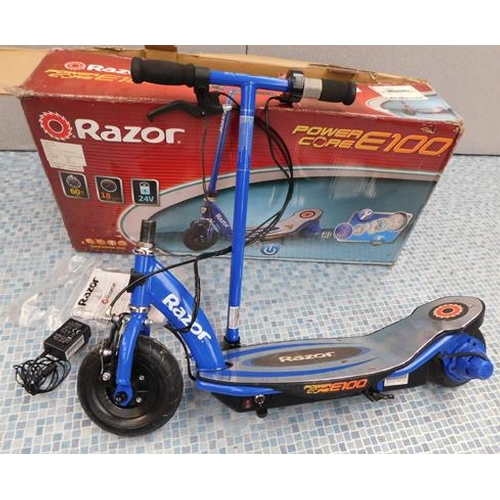 635 - Razor Powercore E100 with charger & instruction manual