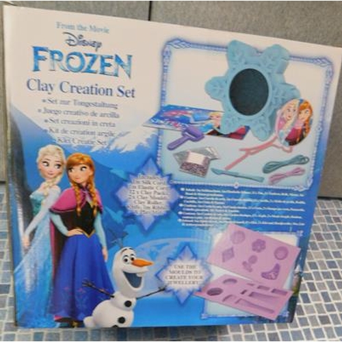 640 - Disney Frozen clay creation set