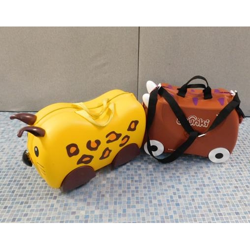 643 - 2x Kids pull along luggage cases