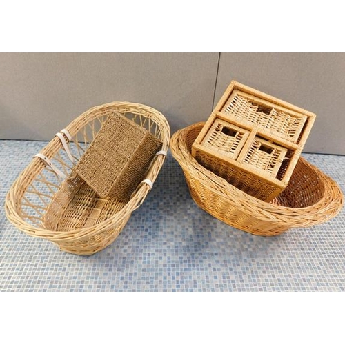644 - Set of 5 wicker baskets