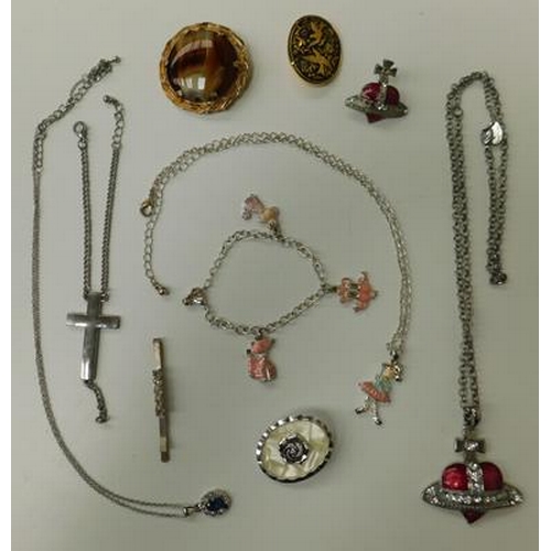 11 - Collection of costume jewellery inc brooches, scarf clip etc...