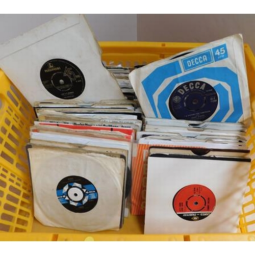 33 - Collectable 45's approx 150...