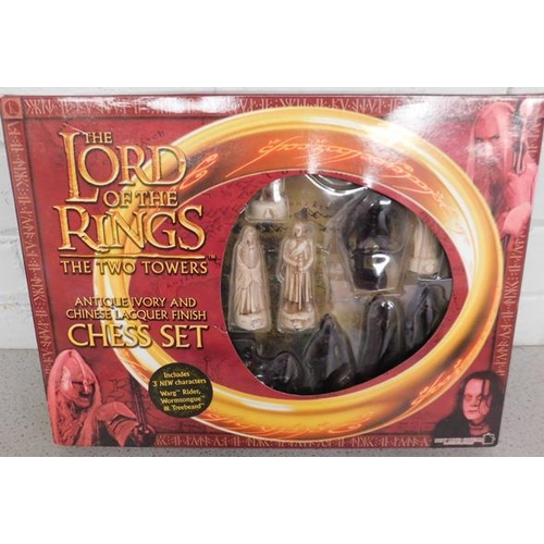 40 - Newline cinema, The Lord of the Rings Two Towers chess set/complete, antique ivory & Chinese lacquer...