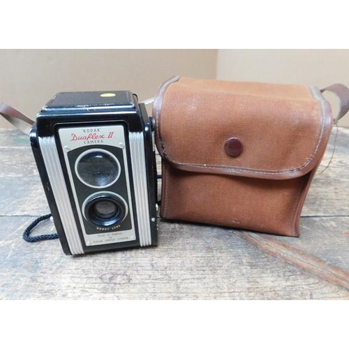 122 - Vintage Kodak Duaflex II camera in case