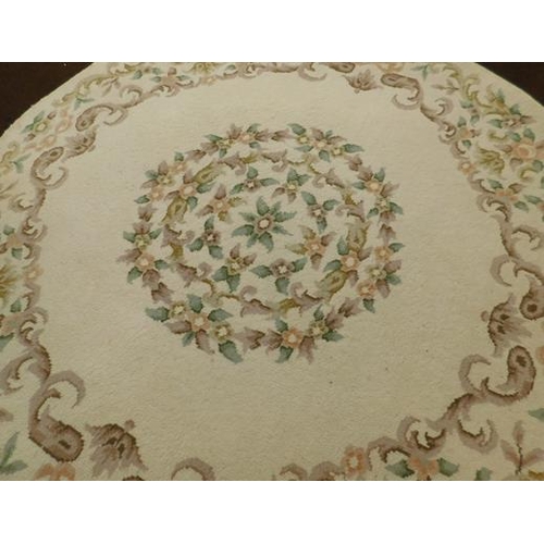 539a - Large circlular rug