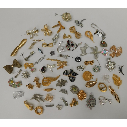 200 - 50x Assorted vintage brooches