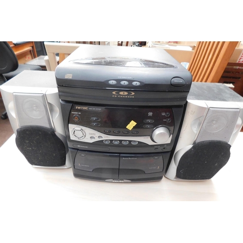 562 - Philips CD and cassette player with speakers