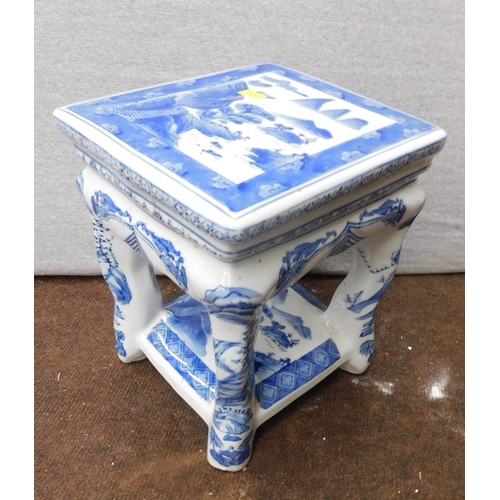 580 - Blue china plant stand - 10