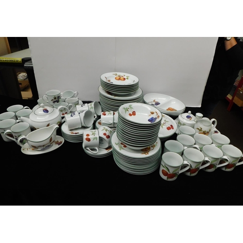 95 - Large collection of Royal Worcester Evesham Vale dinner service