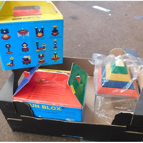 563 - Fun blox children's construction toy