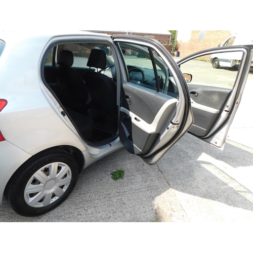 732 - Toyota Yaris 1.3 petrol, 2007, 07 reg, MOT 28/2/22, 140,000 miles, 1x key, power steering, electric ... 