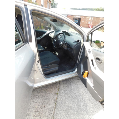 732 - Toyota Yaris 1.3 petrol, 2007, 07 reg, MOT 28/2/22, 140,000 miles, 1x key, power steering, electric ... 