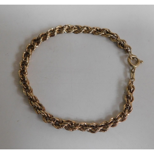 101 - 9ct Gold thick rope chain bracelet