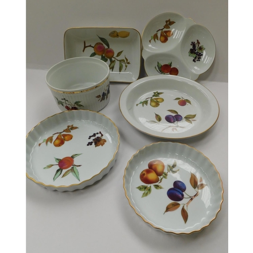 94 - 6 Pieces of Evesham Royal Worcester