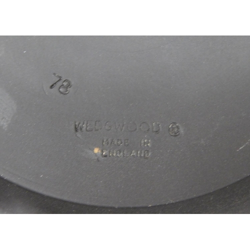 98 - Wedgwood Black Basalt ware – Gold/gilt Egyptian decorated, lidded pot