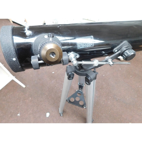 715 - Astronomy telescope on tripod by National Geographic