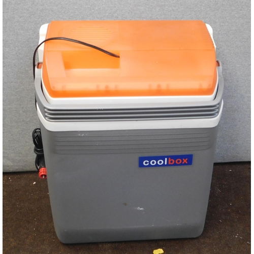 721 - Cool box with car charger