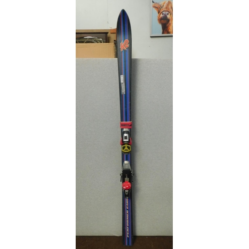 729 - Pair of skis-Salomon 800