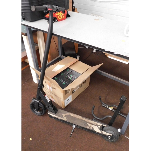 753 - Electric scooter adult size, W/O but needs charger