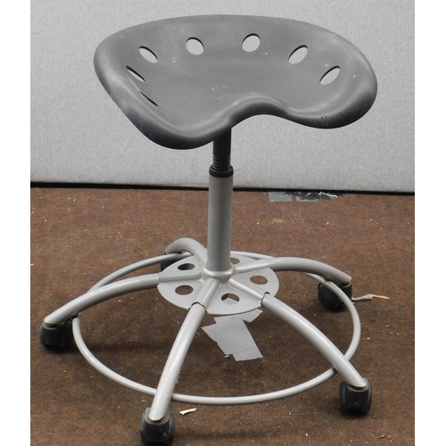 757 - Desk stool on castors
