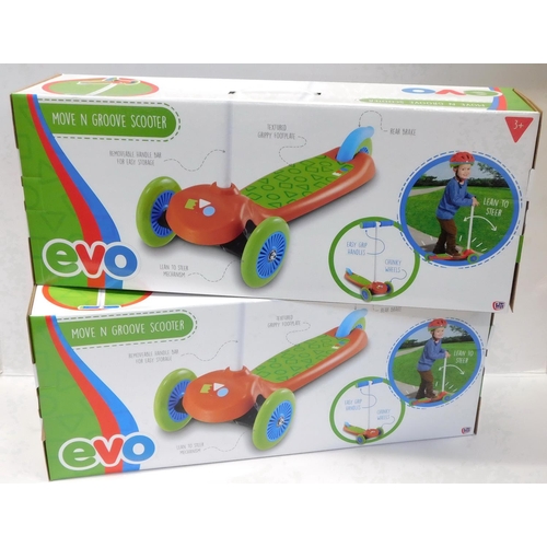 538 - 2x Evo move 'n' groove scooters