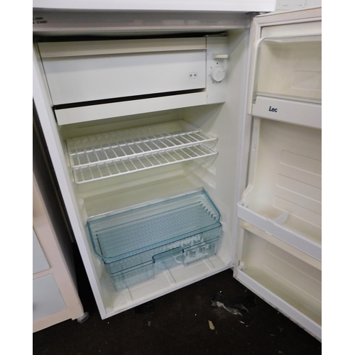 533 - LEC under counter fridge with ice box W/O