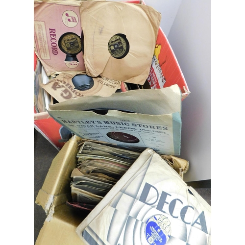 85 - Original vintage Columbia Gramophone with records