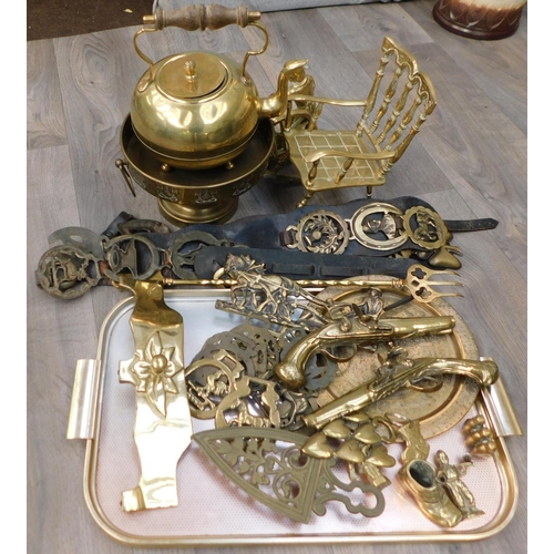 81 - Assortment of brass