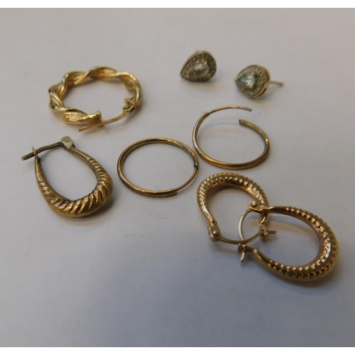 121 - Assortment of 375 gold earrings