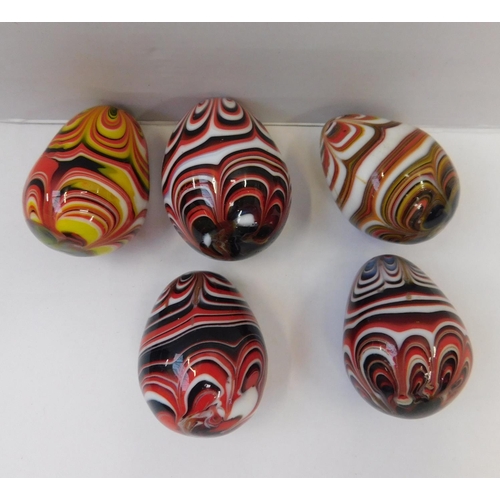 123 - 5x Glass decorative eggs