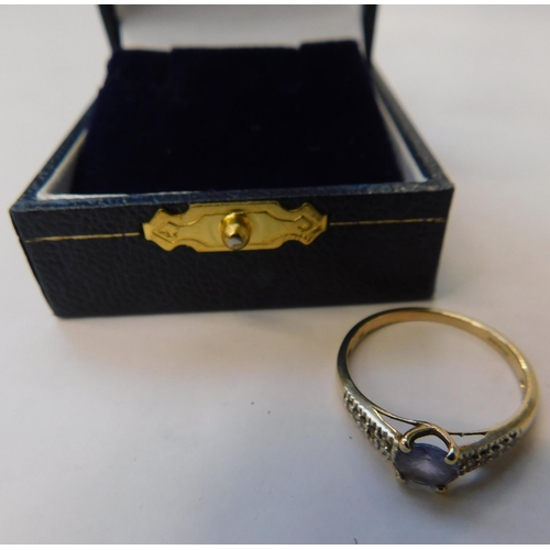 146 - 9ct Gold and gemstone ring