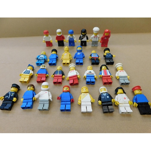 150 - 27x Lego figures