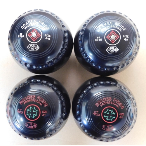 659 - Drakes bowling balls x4 incl. carry bag