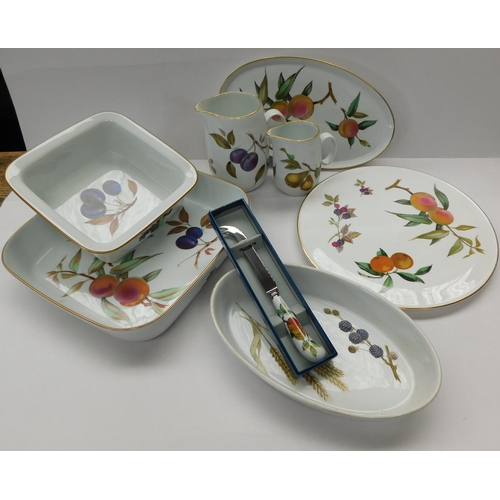 7 - Selection of Royal Worcester Evesham incl. cheese knife