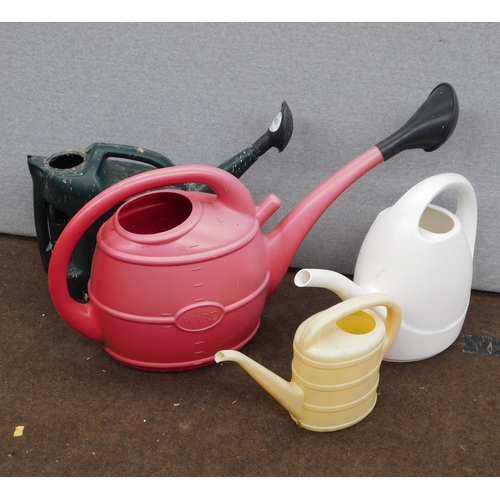 524a - Selection of watering cans